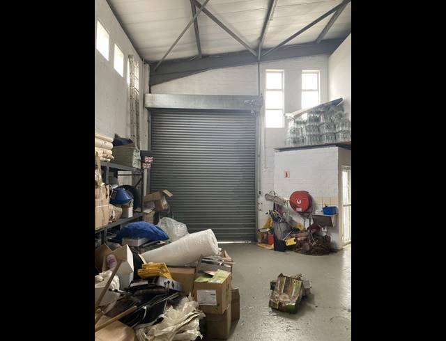 300M² WAREHOUSE RENTED IN CAPRICORN